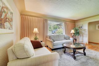 Photo 3: 957 Easter Rd in Saanich: SE Quadra House for sale (Saanich East)  : MLS®# 931338