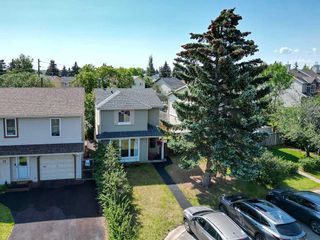 Photo 1: 33 Erin Woods Place SE in Calgary: Erin Woods Detached for sale : MLS®# A2061625