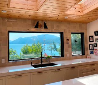 Photo 4: 1783 NORTH Road in Gibsons: Gibsons & Area House for sale (Sunshine Coast)  : MLS®# R2866973