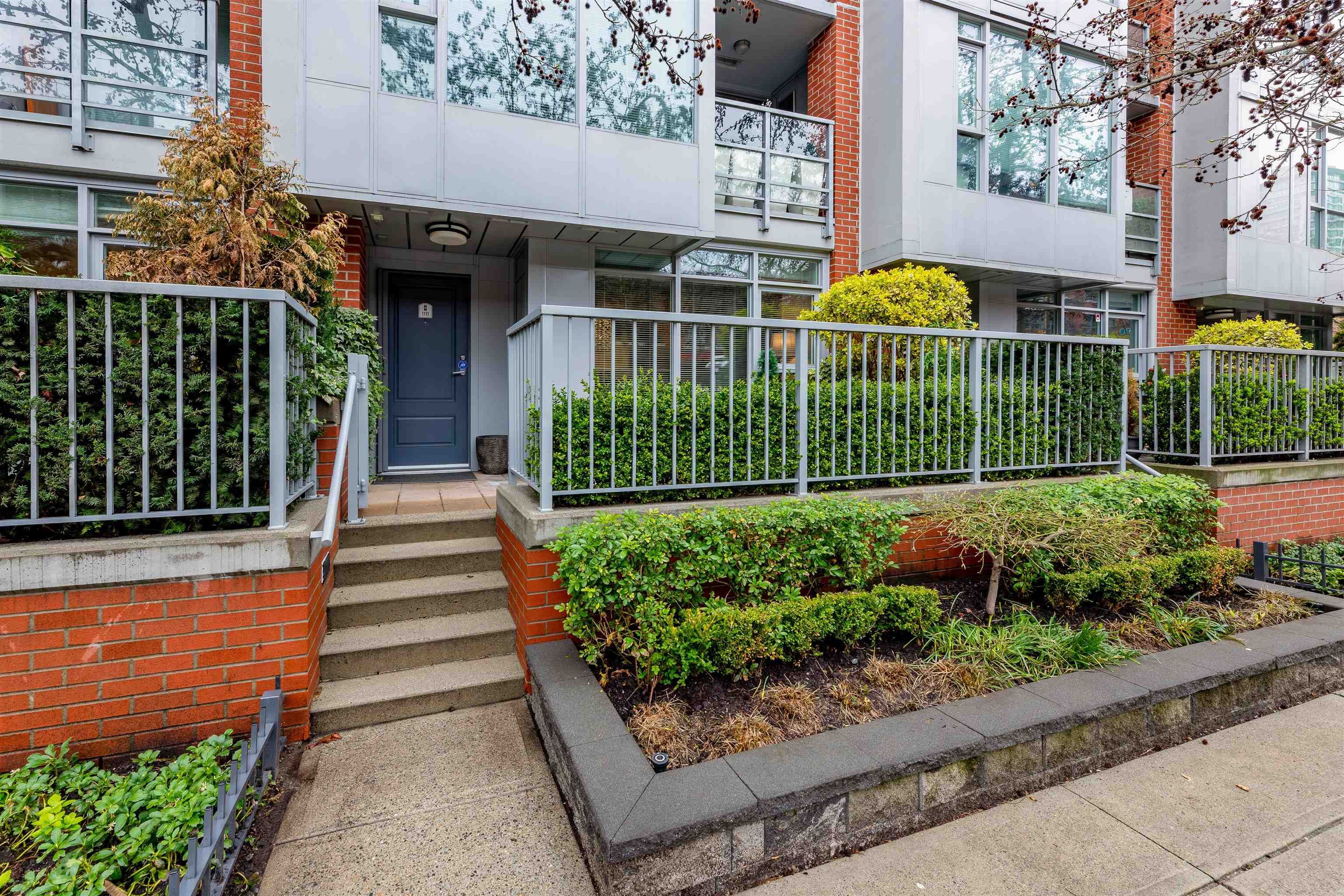 Main Photo: 1111 HOMER Street in Vancouver: Yaletown Townhouse for sale in "H&H" (Vancouver West)  : MLS®# R2668100
