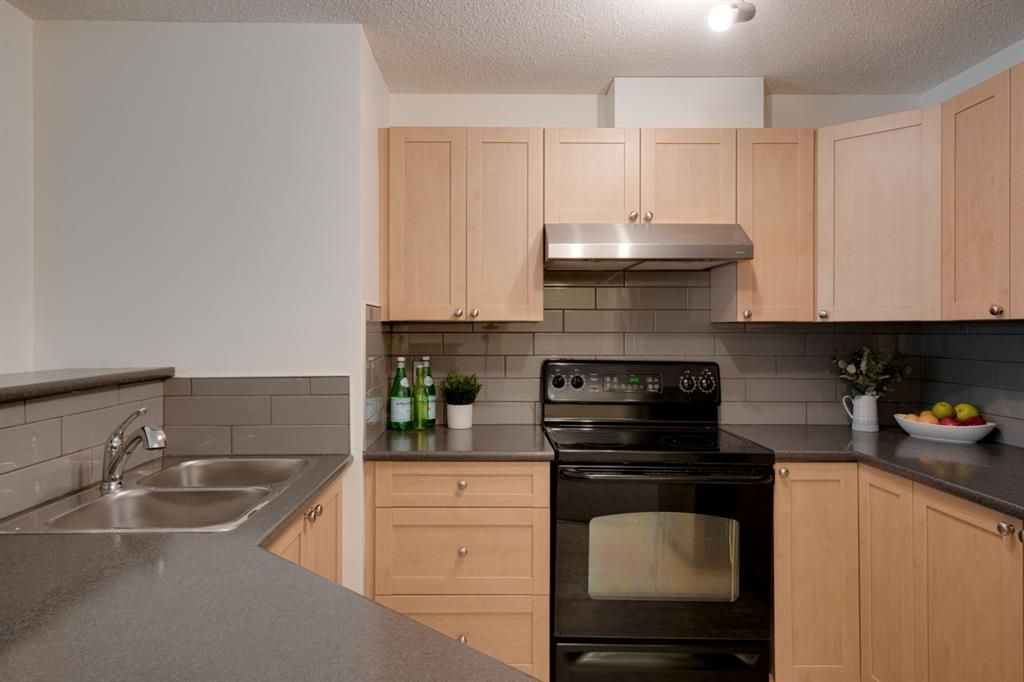 Photo 3: Photos: 4207 10 Prestwick Bay SE in Calgary: McKenzie Towne Apartment for sale : MLS®# A1168722