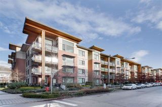 Photo 1: 315 3133 RIVERWALK Avenue in Vancouver: South Marine Condo for sale in "NEW WATER" (Vancouver East)  : MLS®# R2427108