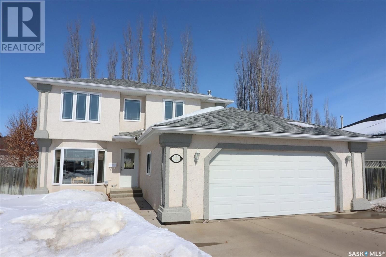 Main Photo: 4 Meagher PLACE in Prince Albert: House for sale : MLS®# SK924935