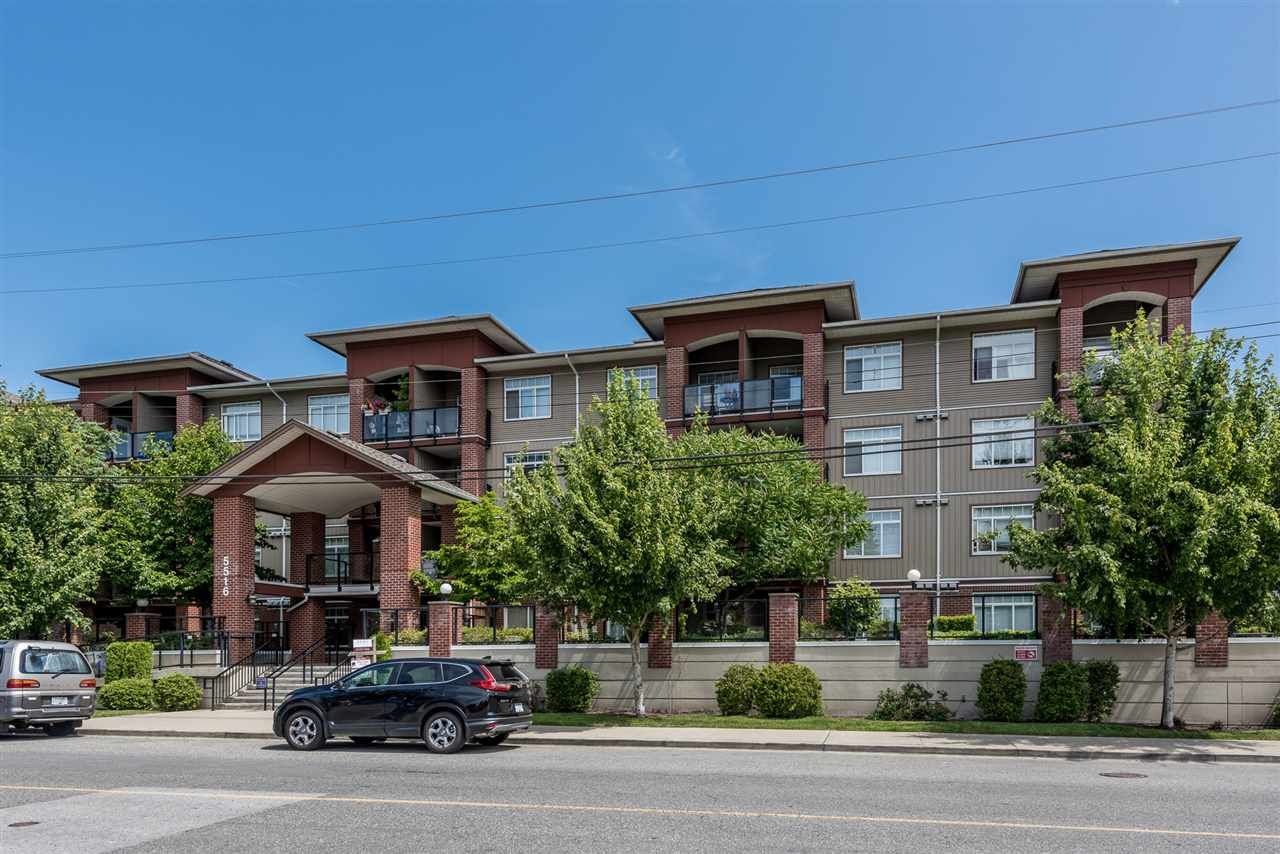 Main Photo: 315 5516 198 Street in Langley: Langley City Condo for sale in "Madison Villas" : MLS®# R2195202