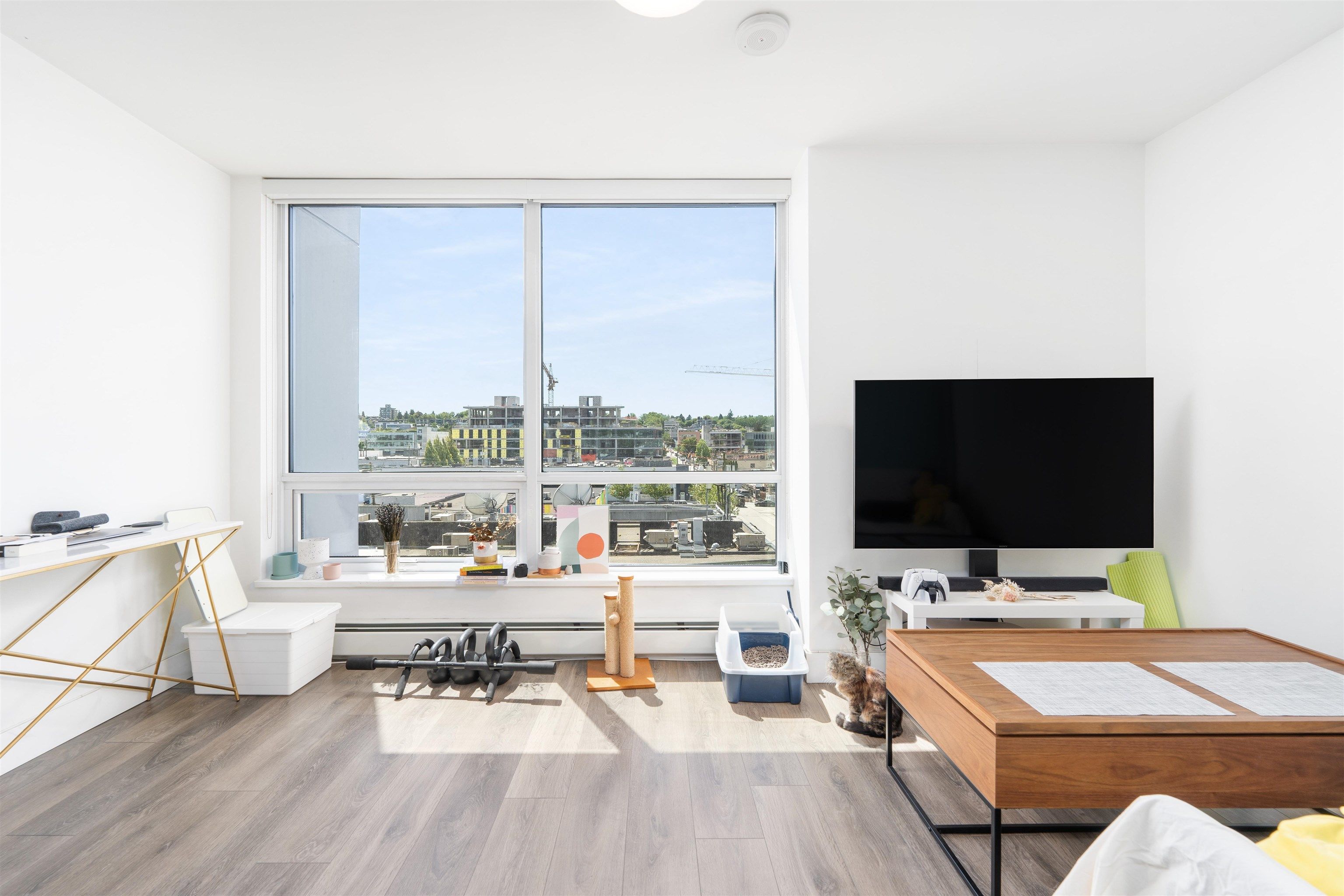 Main Photo: 708 1788 COLUMBIA Street in Vancouver: False Creek Condo for sale in "EPIC AT WEST" (Vancouver West)  : MLS®# R2704334