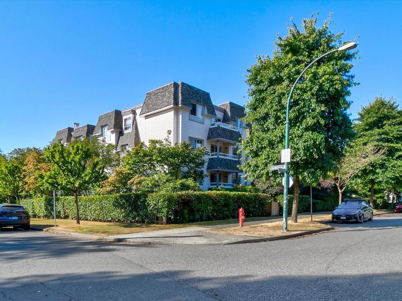 Main Photo: 201 1950 E 11TH Avenue in Vancouver: Grandview Woodland Condo for sale in "Lakeview Place" (Vancouver East)  : MLS®# R2726354