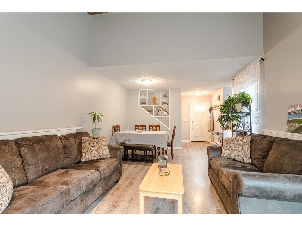 Photo 11: Photos: 6116 E GREENSIDE Drive in Surrey: Cloverdale BC Townhouse for sale in "Greenside Estates - Cluster 37" (Cloverdale)  : MLS®# R2477611