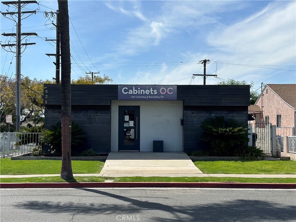 Main Photo: 1626 S Broadway in Santa Ana: Commercial Sale for sale (69 - Santa Ana South of First)  : MLS®# OC23045157