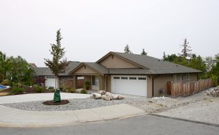 Photo 1: 6255 ORACLE Road in Sechelt: Sechelt District House for sale in "TYLER HEIGHTS" (Sunshine Coast)  : MLS®# R2677247