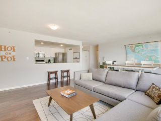 Photo 1: 609 1288 MARINASIDE Crescent in Vancouver: Yaletown Condo for sale in "Crestmark I" (Vancouver West)  : MLS®# R2149877