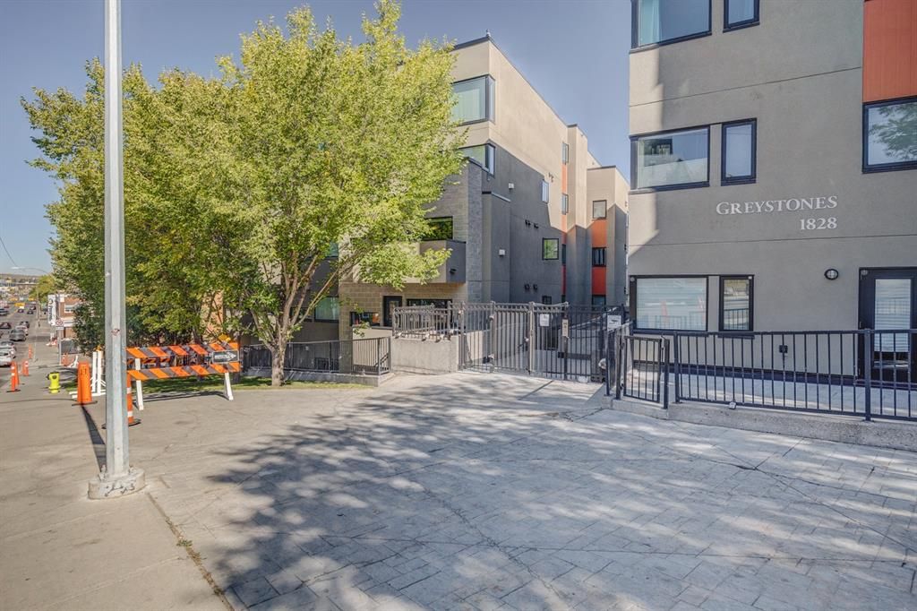 Main Photo: 303 1818 14 Street SW in Calgary: Lower Mount Royal Apartment for sale : MLS®# A1259424