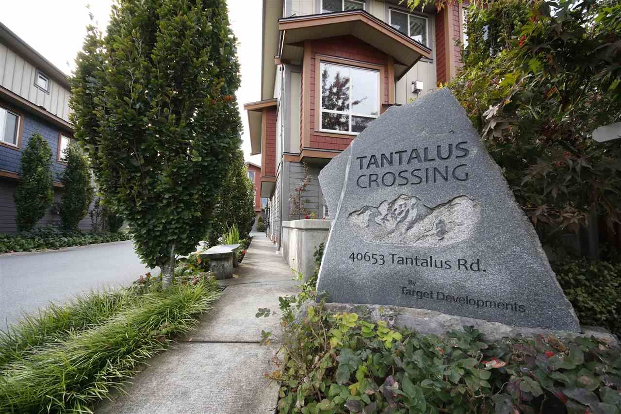 Main Photo: 25 40653 TANTALUS Road in Squamish: Tantalus Townhouse for sale in "TANTALUS CROSSING" : MLS®# R2322195