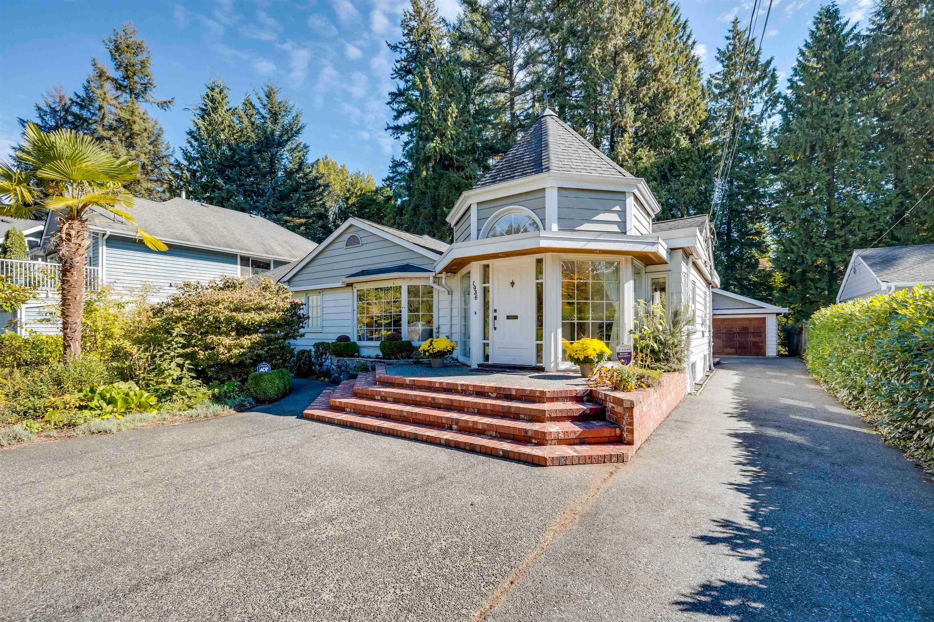 Main Photo: 1936 MACKAY Avenue in North Vancouver: Pemberton Heights House for sale : MLS®# R2621071