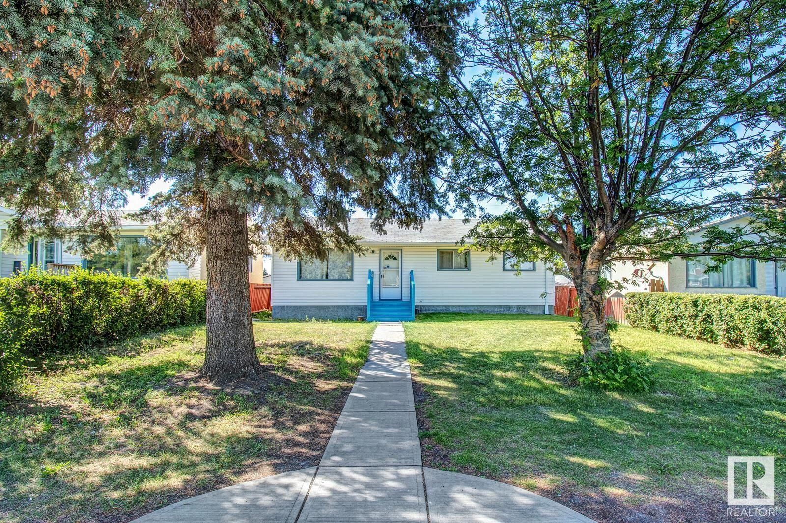 Main Photo: 10515 137 Avenue in Edmonton: Zone 01 House for sale : MLS®# E4306552