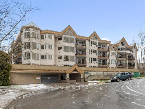 Main Photo: 202 11595 FRASER Street in Maple Ridge: East Central Condo for sale : MLS®# R2757268