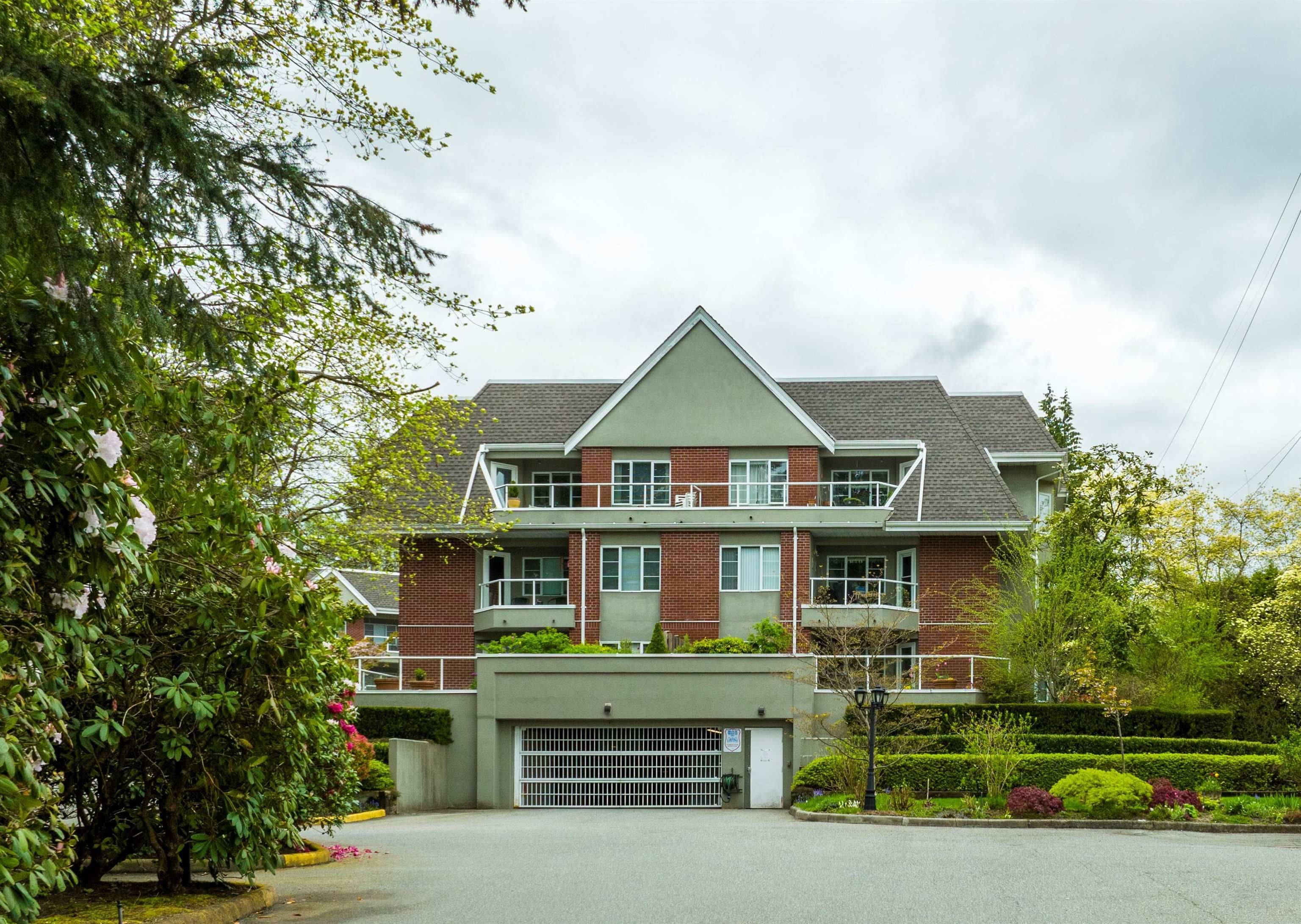 Main Photo: 306 2020 CEDAR VILLAGE Crescent in North Vancouver: Westlynn Condo for sale in "Kirkstone Gardens" : MLS®# R2689352