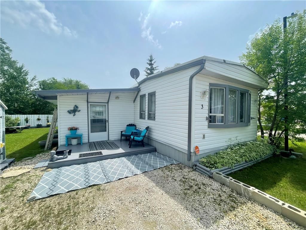 Main Photo: 3 DELTA Crescent in St Clements: Pineridge Trailer Park Residential for sale (R02)  : MLS®# 202216056