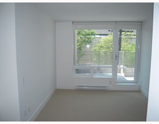 Photo 5: 2380 PINE Street in Vancouver: Fairview VW Townhouse for sale in "CAMERA" (Vancouver West)  : MLS®# V770685