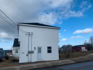 Photo 4: 1061 May Street in Scotchtown: 204-New Waterford Residential for sale (Cape Breton)  : MLS®# 202406301