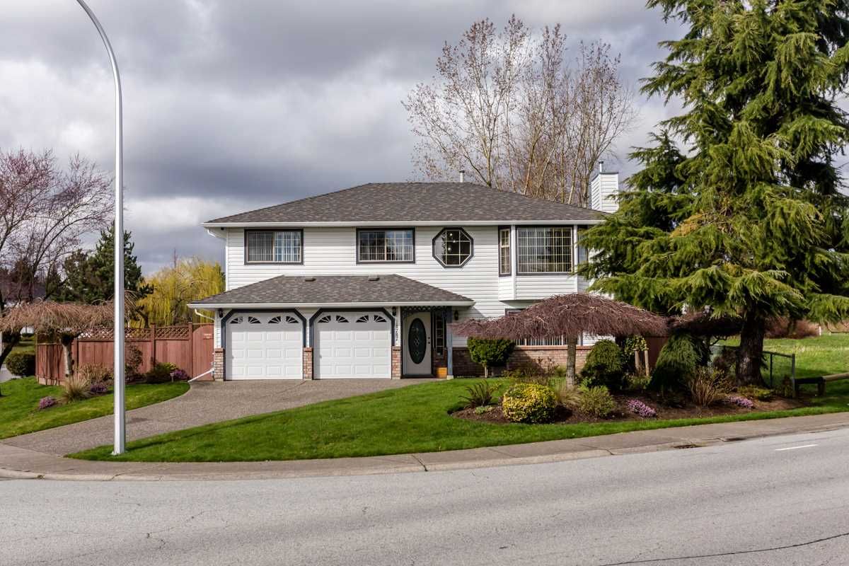 Main Photo: 18787 56B Avenue in Surrey: Cloverdale BC House for sale (Cloverdale)  : MLS®# R2041137