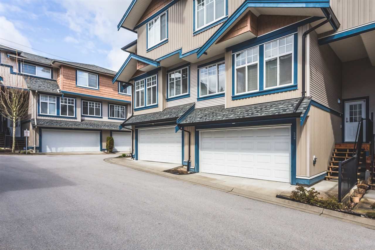 Main Photo: 22 14462 61A Avenue in Surrey: Sullivan Station Townhouse for sale in "RAVINA" : MLS®# R2158057