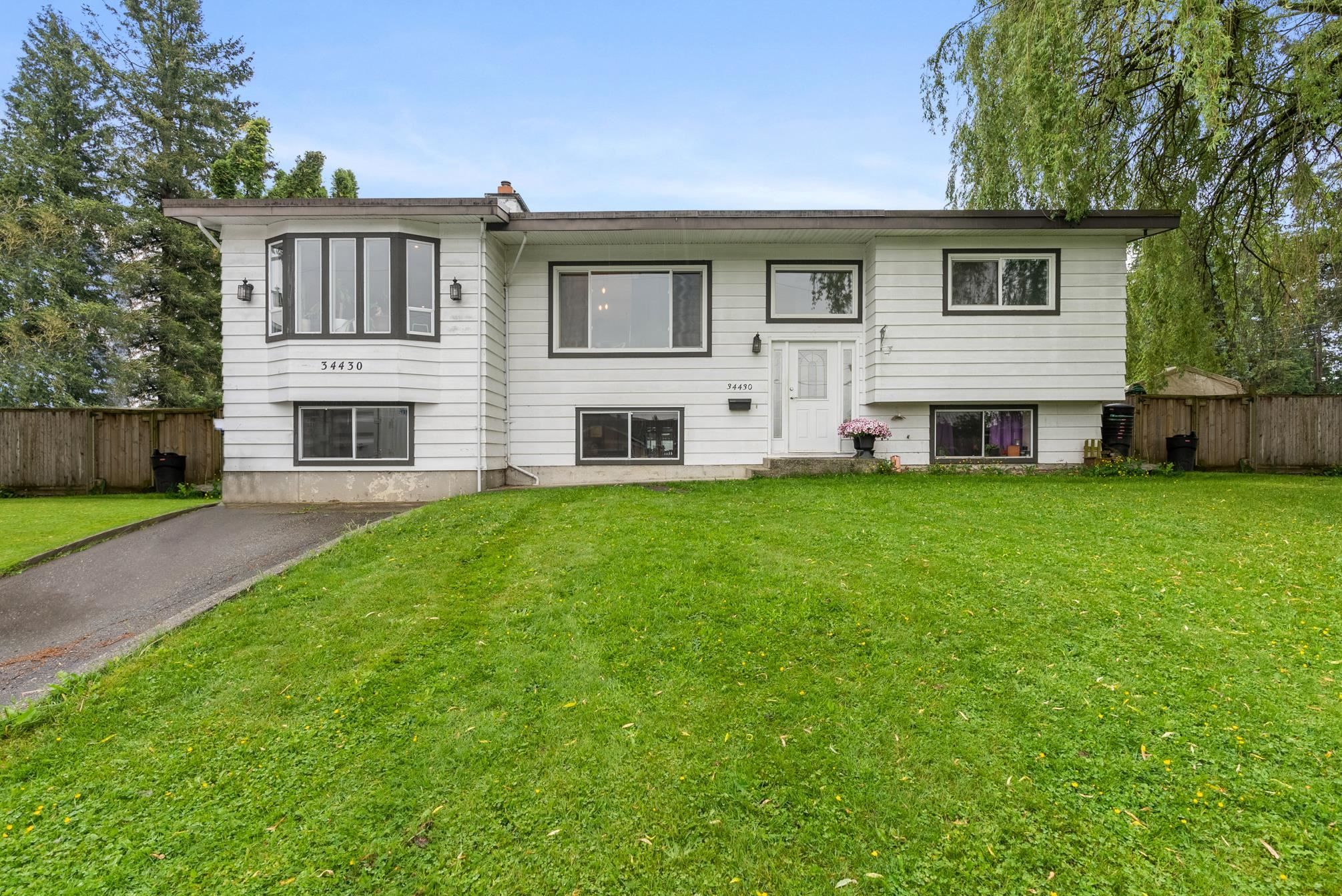 Main Photo: 34430 DONLYN Avenue in Abbotsford: Abbotsford East House for sale : MLS®# R2779473