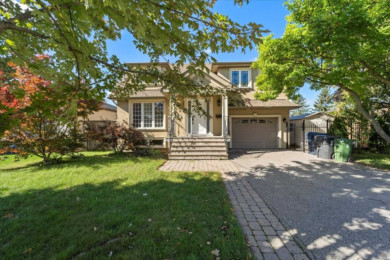 Main Photo: 10 Cavehill Cres in Toronto: Wexford-Maryvale Freehold for sale (Toronto E04)  : MLS®# E5876758