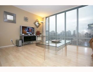 Photo 2: 2405 950 CAMBIE Street in Vancouver: Downtown VW Condo for sale in "LANDMARK PACIFIC I" (Vancouver West)  : MLS®# V799375