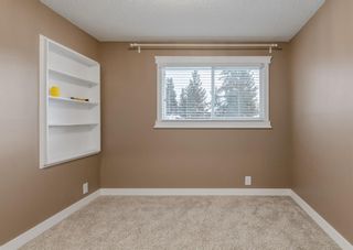 Photo 18: 112 Oakhampton Place SW in Calgary: Oakridge Detached for sale : MLS®# A1172021