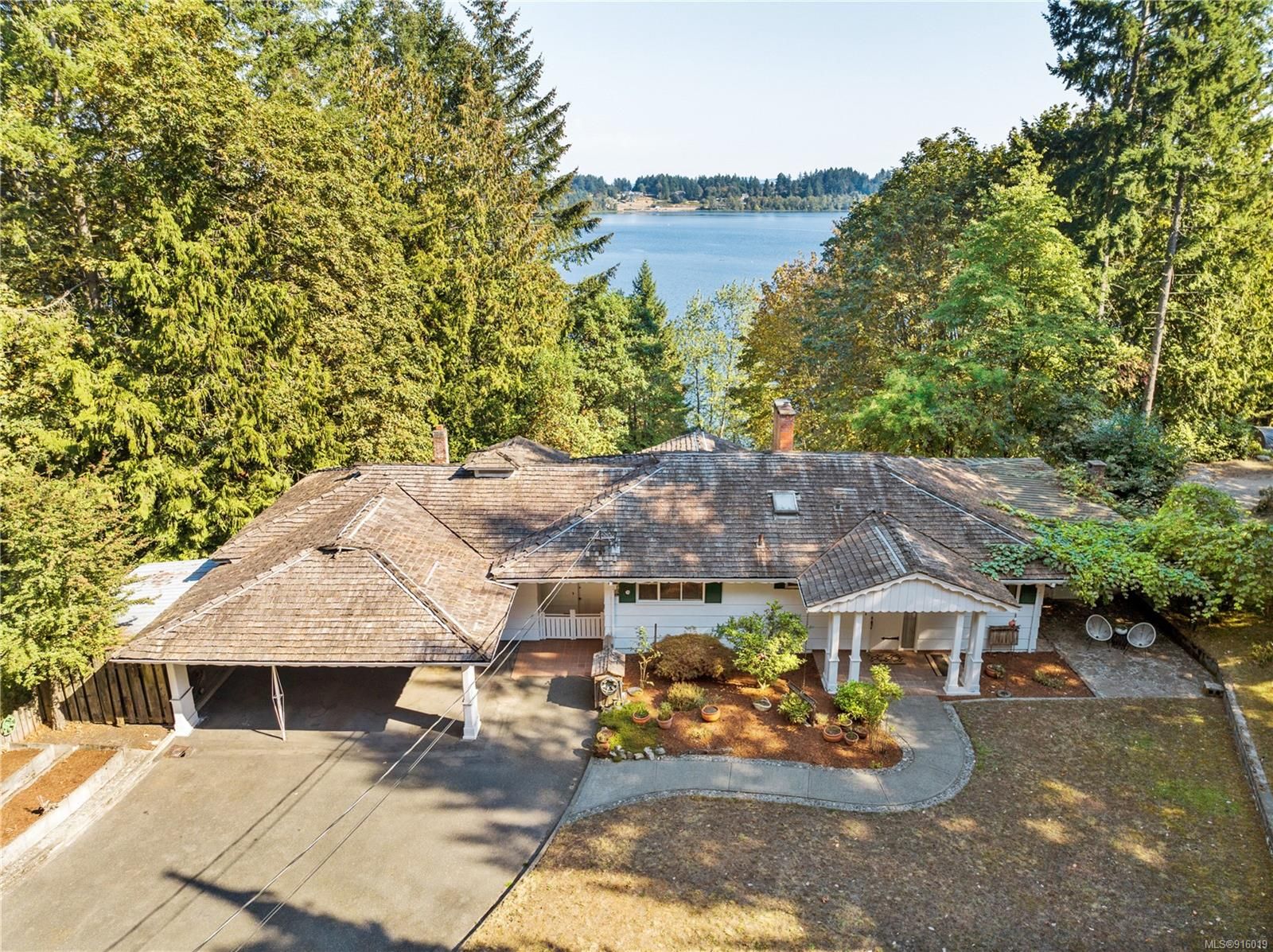 Main Photo: 5575 Forest Hill Rd in Saanich: SW West Saanich House for sale (Saanich West)  : MLS®# 916019