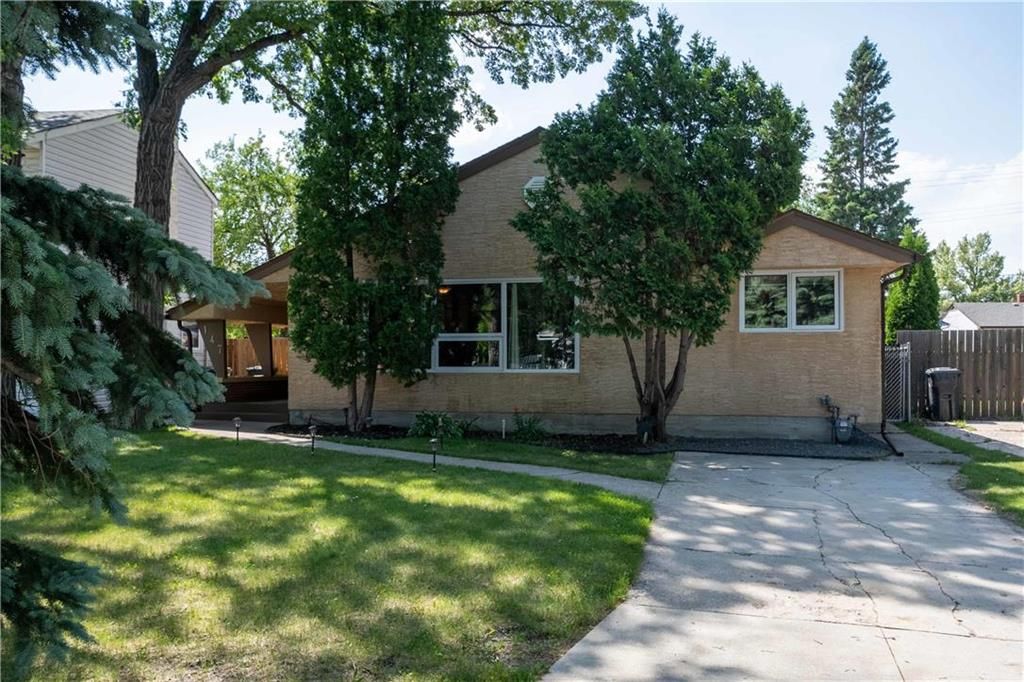 Main Photo: 147 Garrioch Avenue in Winnipeg: Silver Heights Residential for sale (5F)  : MLS®# 202317320