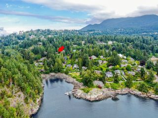 Main Photo: 4790 MARINE Drive in West Vancouver: Olde Caulfeild House for sale in "Olde Caulfeild" : MLS®# R2729294