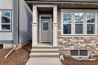 Photo 2: 44 Heirloom Crescent SE in Calgary: C-390 Detached for sale : MLS®# A2129305