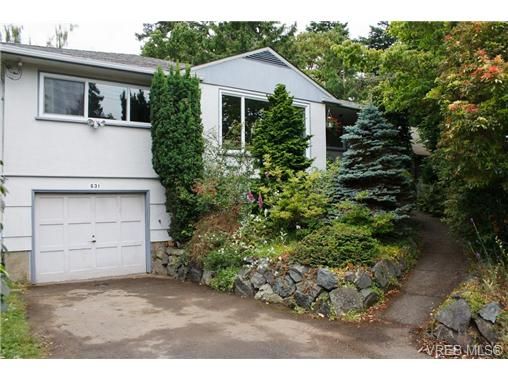 Main Photo: 631 Cowper St in VICTORIA: SW Gorge House for sale (Saanich West)  : MLS®# 666883