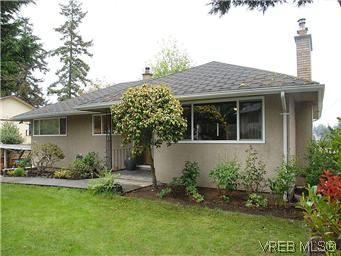 Main Photo: 104 Burnett Rd in VICTORIA: VR View Royal House for sale (View Royal)  : MLS®# 573220