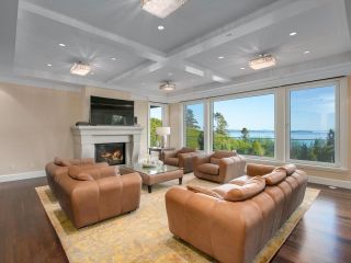 Photo 4: 13720 MARINE Drive: White Rock House for sale (South Surrey White Rock)  : MLS®# R2759335