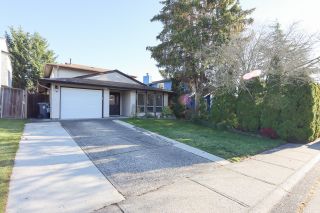 Photo 2: 2537 WILDING Crescent in Langley: Willoughby Heights House for sale : MLS®# R2833274