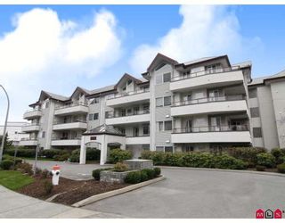 Photo 1: 304 2526 LAKEVIEW Crescent in Abbotsford: Central Abbotsford Condo for sale : MLS®# F2806584