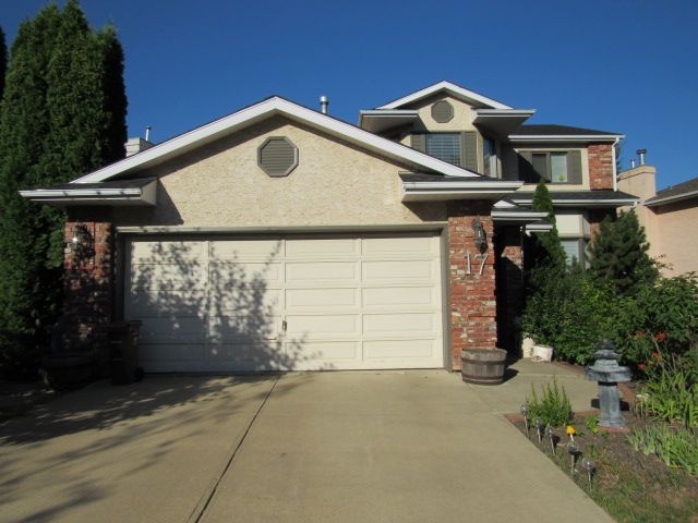 FEATURED LISTING: 17 Kingswood Drive St. Albert