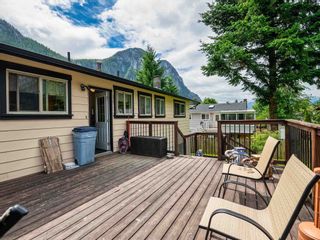 Photo 13: 38221 GUILFORD Drive in Squamish: Valleycliffe House for sale in "Valleycliffe" : MLS®# R2595387