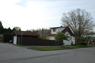 Photo 1: 1017 LAKEWOOD Drive in Vancouver: Grandview VE House for sale in "Grandview" (Vancouver East)  : MLS®# R2261768