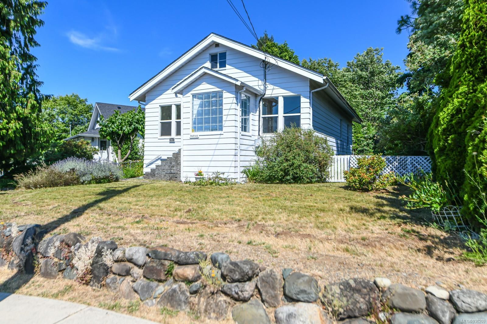 Main Photo: 367 3rd St in Courtenay: CV Courtenay City House for sale (Comox Valley)  : MLS®# 936209