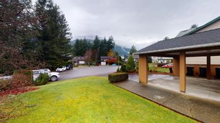 Photo 3: 1003 CYPRESS Place in Squamish: Brackendale House for sale : MLS®# R2631471