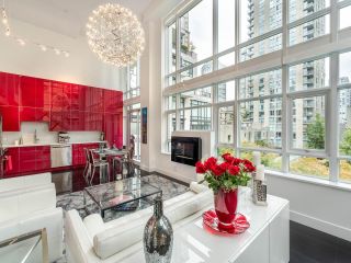 Photo 2: 402 988 RICHARDS Street in Vancouver: Yaletown Condo for sale in "TRIBECA LOFTS" (Vancouver West)  : MLS®# R2843918