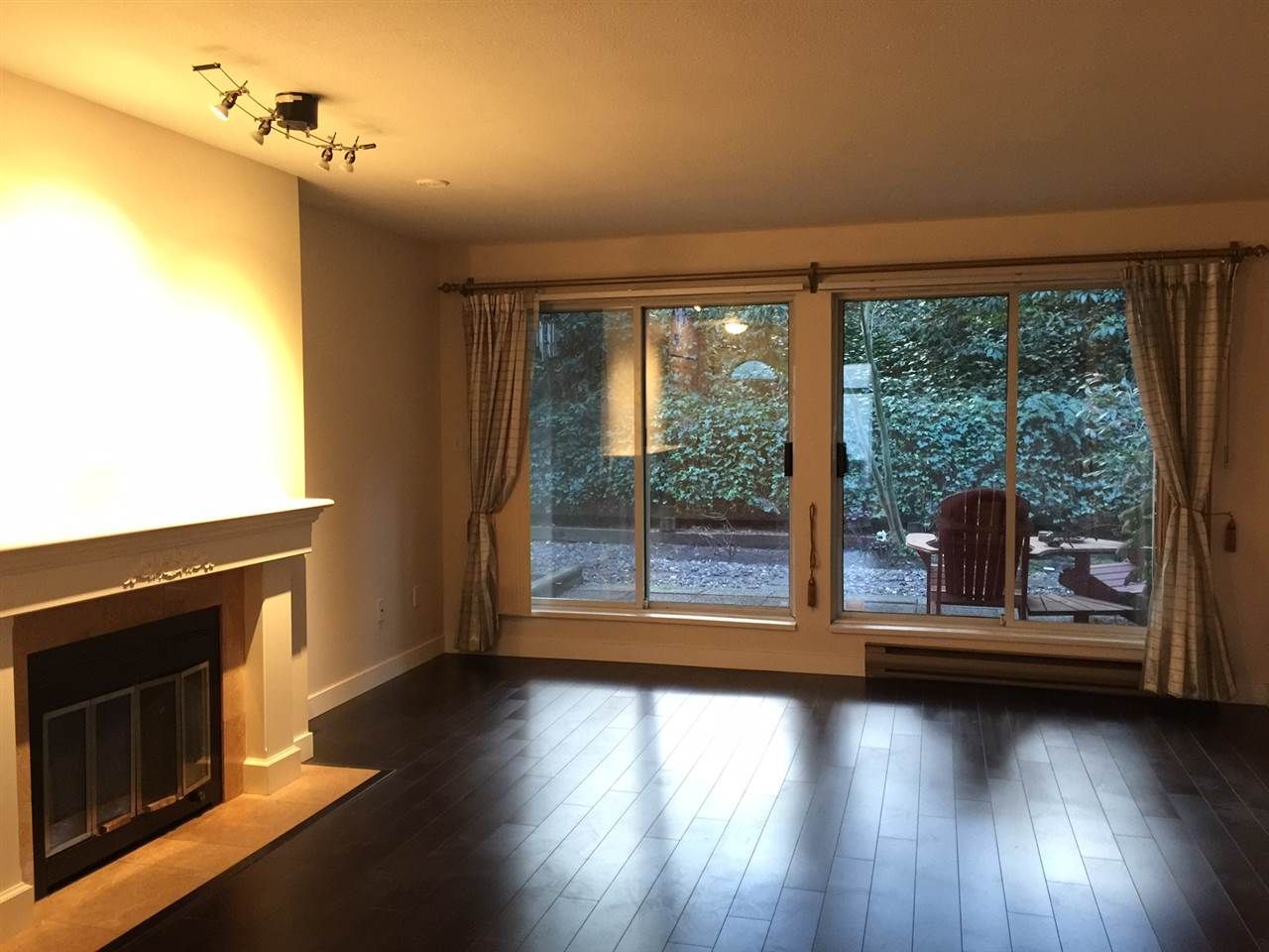 Photo 3: Photos: 204 2733 ATLIN Place in Coquitlam: Coquitlam East Condo for sale : MLS®# R2046230