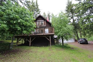 Photo 2: 2572 Airstrip Road in Anglemont: North Shuswap House for sale (Shuswap)  : MLS®# 10254788