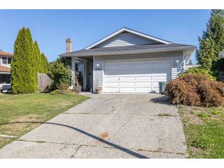 Photo 1: 19980 48A Avenue in Langley: Langley City House for sale : MLS®# R2496266