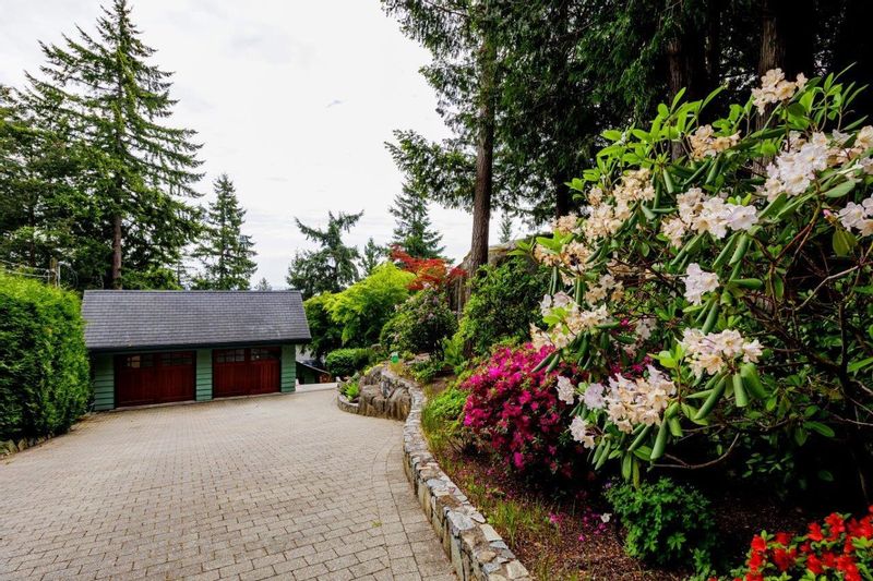 FEATURED LISTING: 4044 ALMONDEL Road West Vancouver