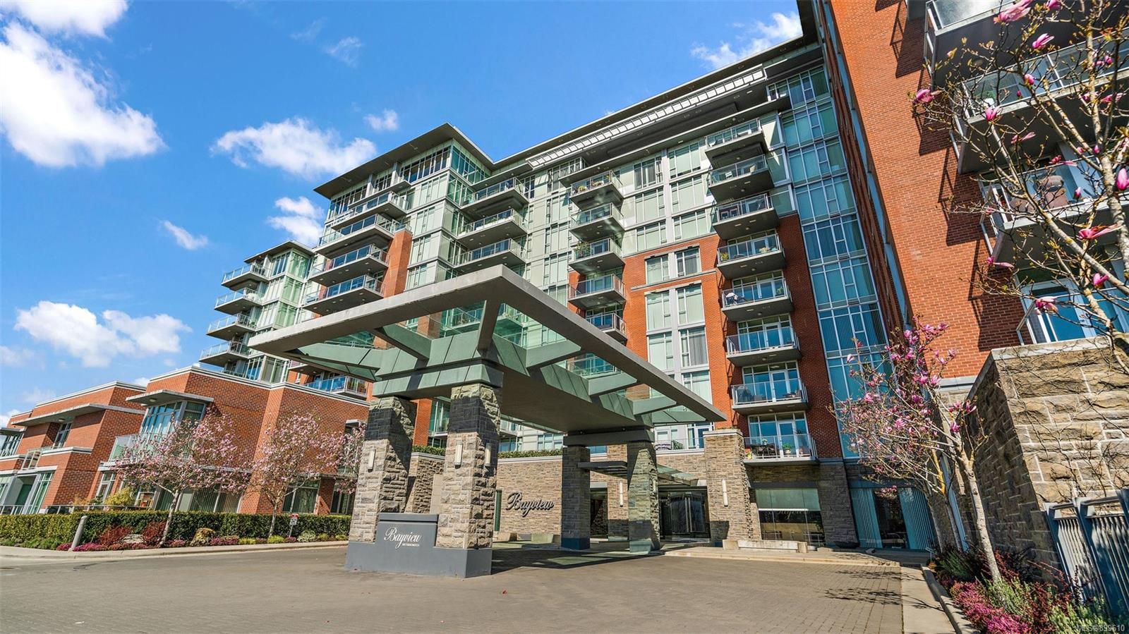Main Photo: 106 100 Saghalie Rd in Victoria: VW Songhees Condo for sale (Victoria West)  : MLS®# 899610