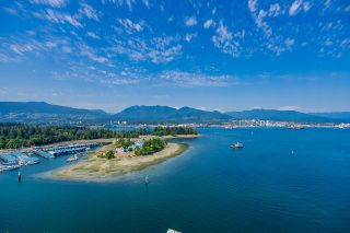 Photo 1: 2701 323 JERVIS STREET in Vancouver: Coal Harbour Condo for sale (Vancouver West)  : MLS®# R2872162